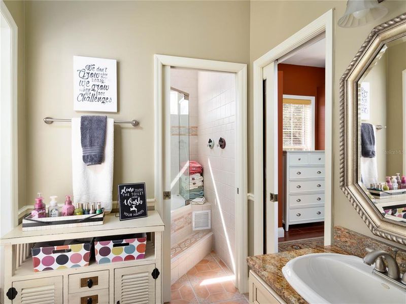 Furnished interior view inside a new home in , Ocklawaha (Image 16).