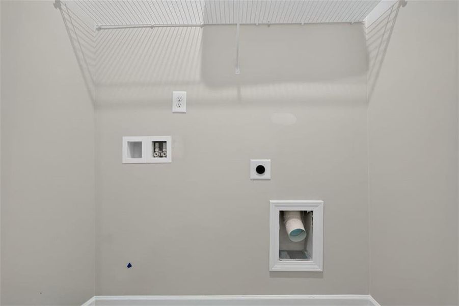 Spacious, unfurnished interior of a new home in Summerfield Place, Carrollton (Image 18).