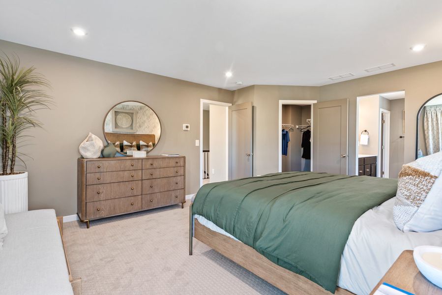Representative furnished interior of a home built from the Greenbriar by Fischer Homes in Sage Woods, Dallas (Image 29).
