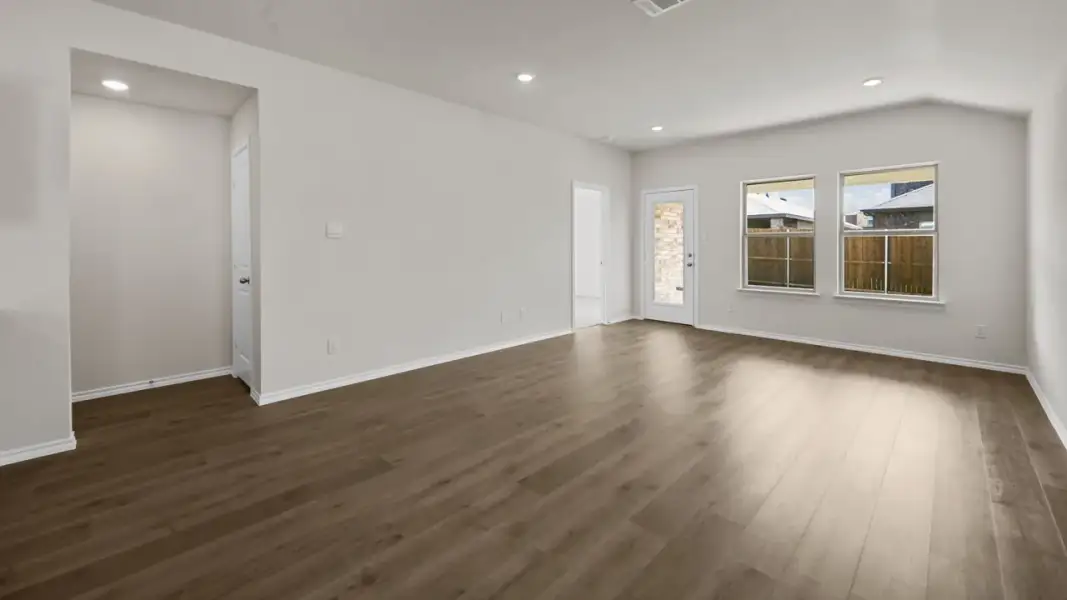 Spacious, unfurnished interior of a new home in Wildcat Ranch, Crandall (Image 18).