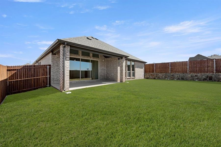 Exterior details and patio area of a home in High Country, Burleson (Image 28).