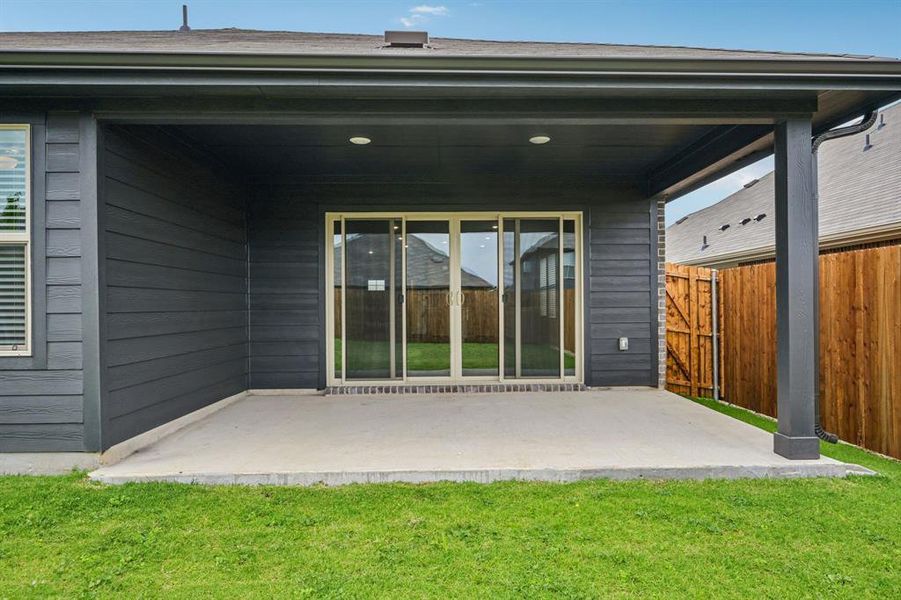 Exterior details and patio area of a home in Westmoor, Sherman (Image 22).
