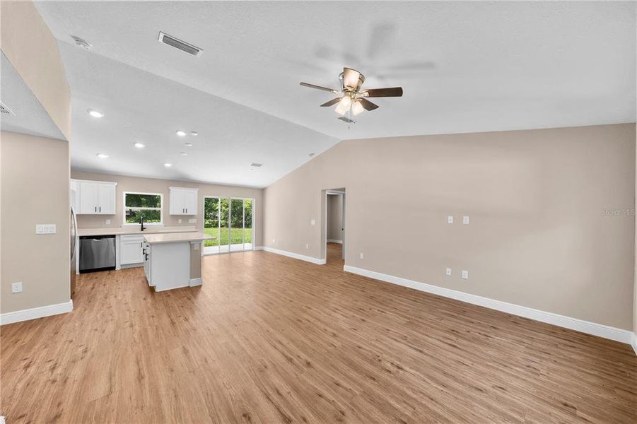 Spacious, unfurnished interior of a new home in , Ocala (Image 17).