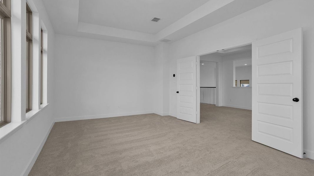 Spacious, unfurnished interior of a new home in Katy Court 70', Katy (Image 8).
