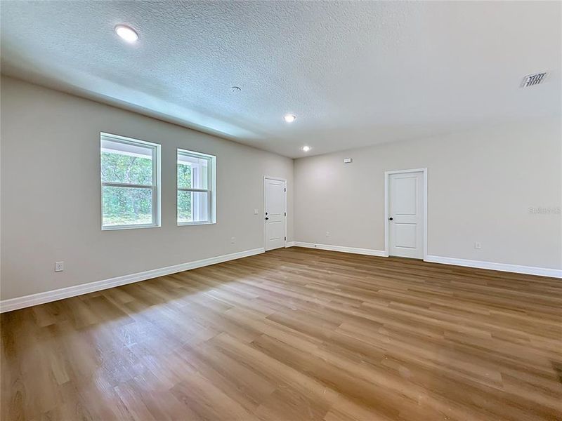 Spacious, unfurnished interior of a new home in , Eustis (Image 29).