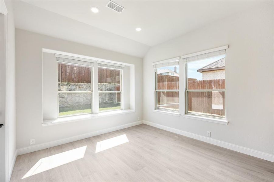 Spacious, unfurnished interior of a new home in Ridgepoint, Midlothian (Image 23).