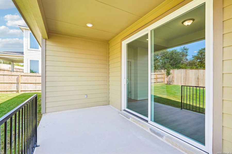 Exterior details and patio area of a home in Weston Oaks, San Antonio (Image 22).