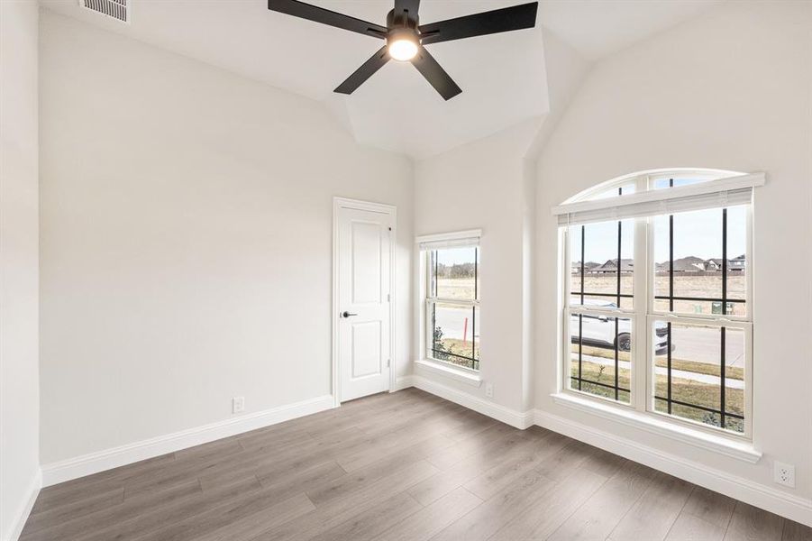 Spacious, unfurnished interior of a new home in Ridge Ranch, Mesquite (Image 37).