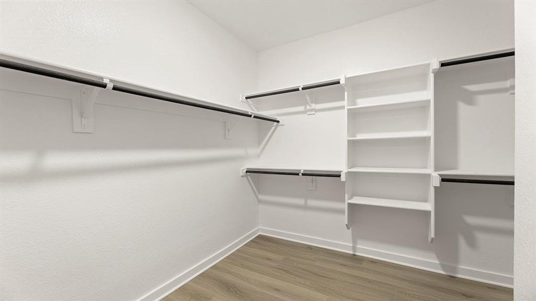 17. 2106 Sunnymede - Closet 17. 2106 Sunnymede - Closet