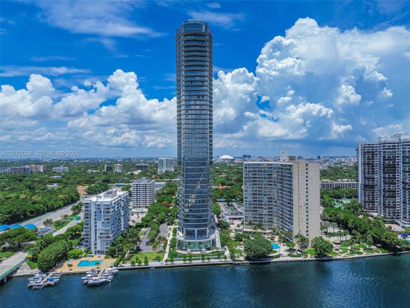 Condo located in Miami, FL showcasing its design and architecture (Image 31).