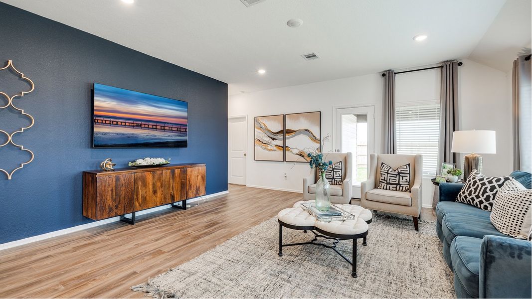 6432 Clover II Family 3of5 F1 080125 6432 Clover II Family 3of5 F1 080125