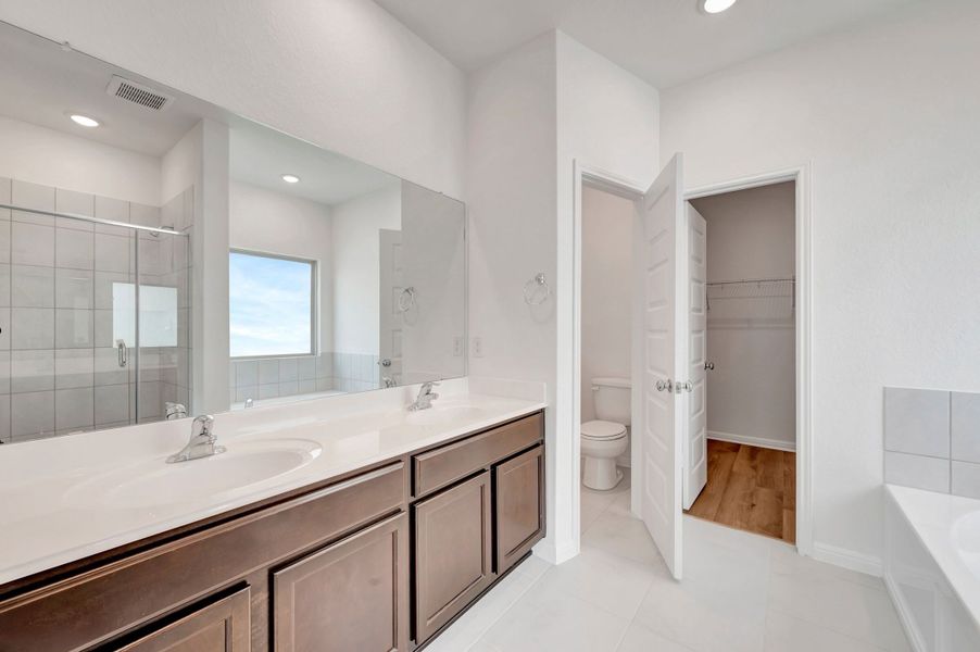 Owner's Bathroom Owner's Bathroom