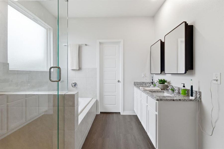 Furnished interior view inside a new home in , Cleburne (Image 17).