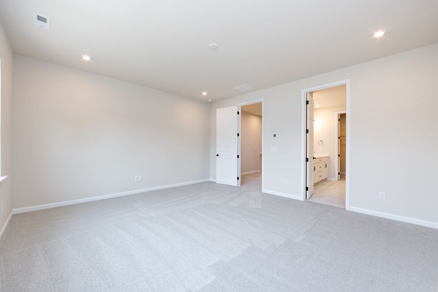 Spacious, unfurnished interior of a new home in Bellflower, Charlotte (Image 33).