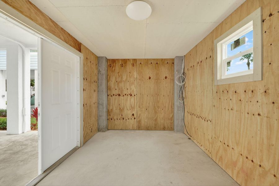 Spacious, unfurnished interior of a new home in , Jensen Beach (Image 18).