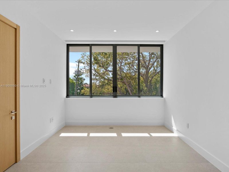 Spacious, unfurnished interior of a new home in , Miami Shores (Image 20).