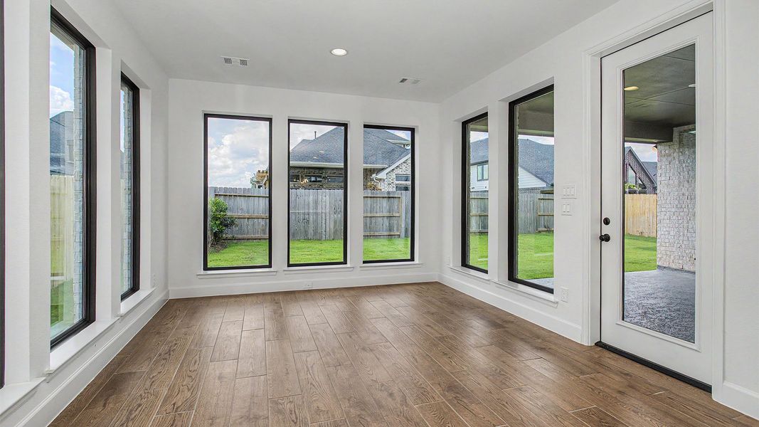 Spacious, unfurnished interior of a new home in Grange, Katy (Image 17).