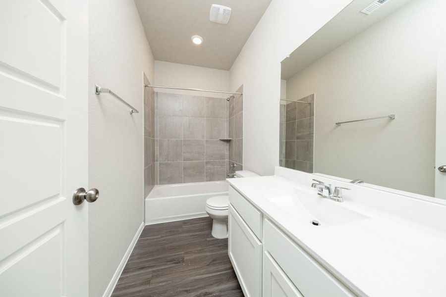 Furnished interior view inside a new home in River Ranch, Dayton (Image 6).
