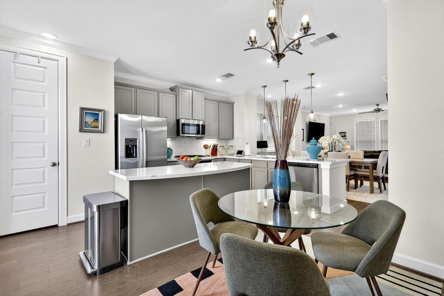 Charming breakfast area adjoining the kitchen, perfect for casual dining and morning coffee. Charming breakfast area adjoining the kitchen, perfect for casual dining and morning coffee.