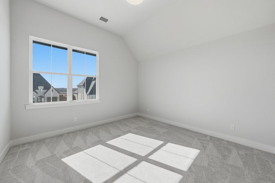 Spacious, unfurnished interior of a new home in Quail Hollow, Rockwall (Image 37).