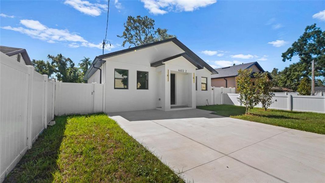 Exterior details and patio area of a home in , Tampa (Image 21).