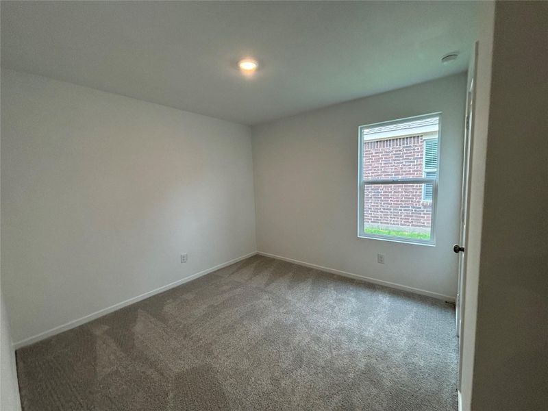 Spacious, unfurnished interior of a new home in Avalon Ridge: Cottage, Conroe (Image 23).