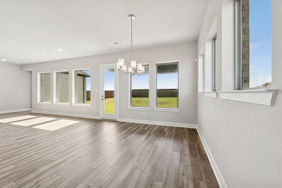 Spacious, unfurnished interior of a new home in Myrtle Creek, Waxahachie (Image 32).