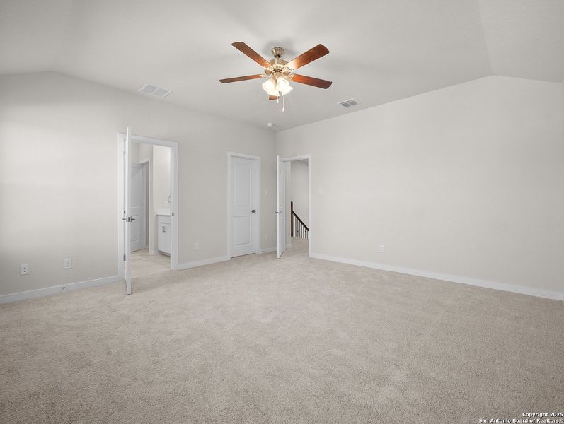 Spacious, unfurnished interior of a new home in Veranda: Classic, San Antonio (Image 15).