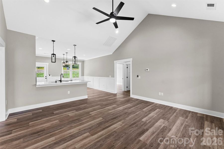 Vaulted Ceilings ... Yes, Please!
