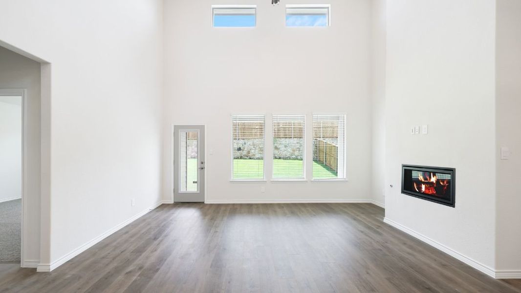 Spacious, unfurnished interior of a new home in Augusta Square, Fort Worth (Image 13).