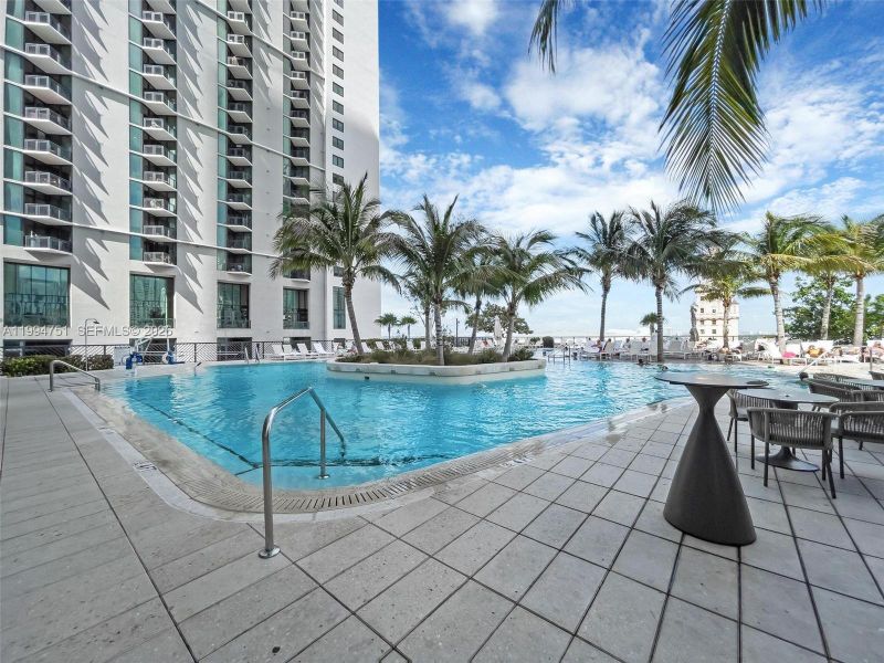 Condo located in Miami, FL showcasing its design and architecture (Image 22).