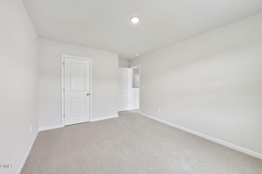 28-web-or-mls-Oak Manor - Raleigh - 716