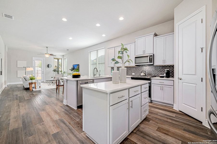 Furnished interior view inside a new home in Elkhorn Ridge At Fair Oaks Ranch: 65's, Boerne (Image 7). Furnished interior view inside a new home in Elkhorn Ridge At Fair Oaks Ranch: 65's, Boerne (Image 7).