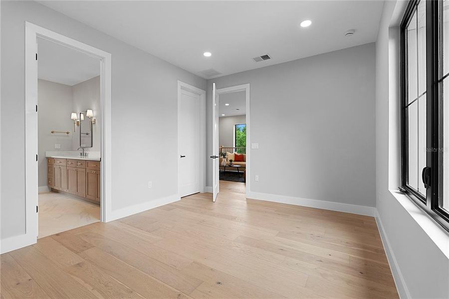 Spacious, unfurnished interior of a new home in , Orlando (Image 22).