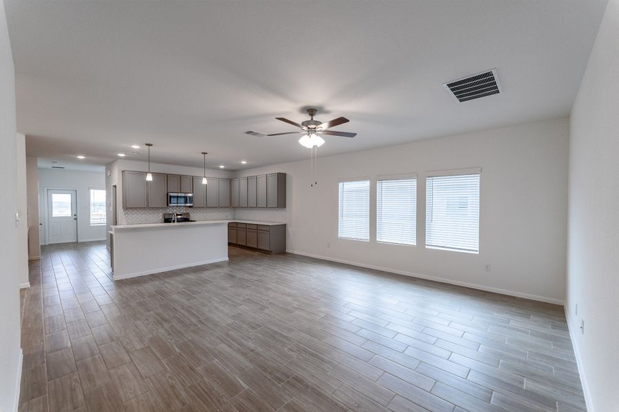 Spacious, unfurnished interior of a new home in Briarwood, Elgin (Image 9).