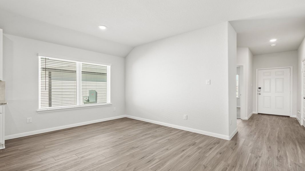 Spacious, unfurnished interior of a new home in Hunters Ranch, San Antonio (Image 12).