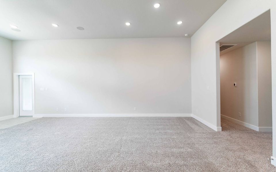 Spacious, unfurnished interior of a new home in Canterra Creek, Rosharon (Image 24).
