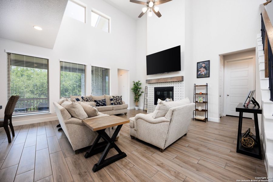 Furnished interior view inside a new home in Weston Oaks 55', San Antonio (Image 12). Furnished interior view inside a new home in Weston Oaks 55', San Antonio (Image 12).