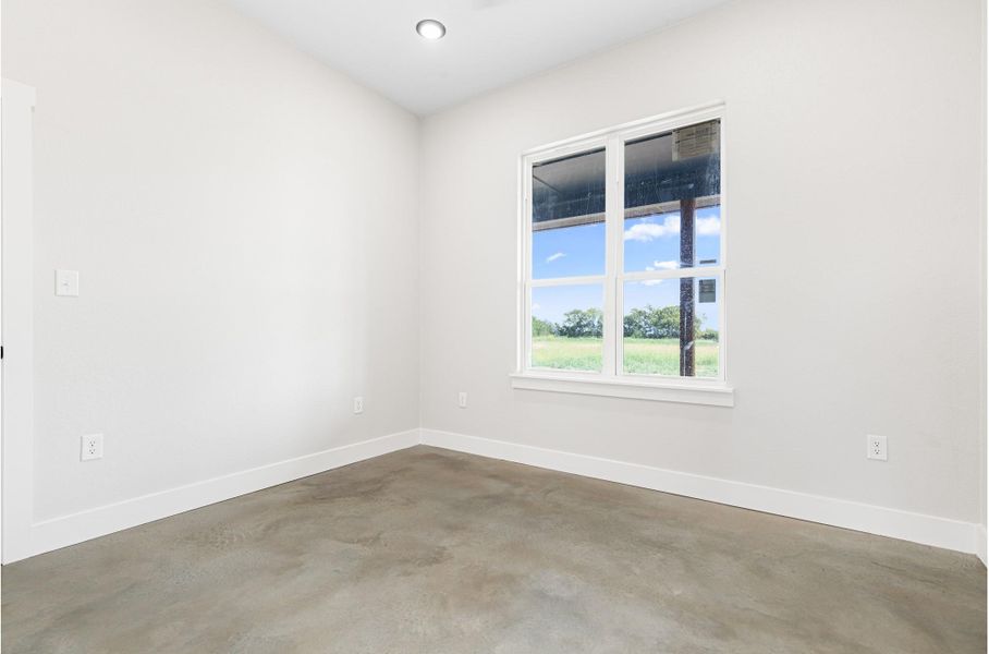 Spacious, unfurnished interior of a new home in , Gatesville (Image 14).