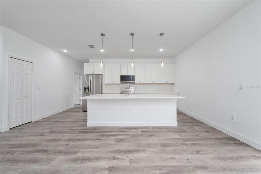 Spacious, unfurnished interior of a new home in , Ocala (Image 16).