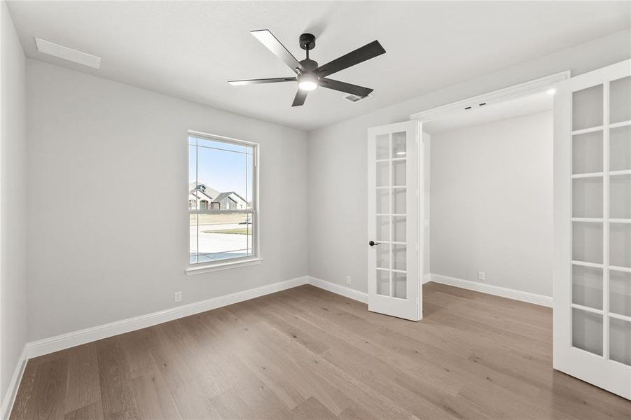 Spacious, unfurnished interior of a new home in Crystal Lake Estates, Red Oak (Image 13). Spacious, unfurnished interior of a new home in Crystal Lake Estates, Red Oak (Image 13).