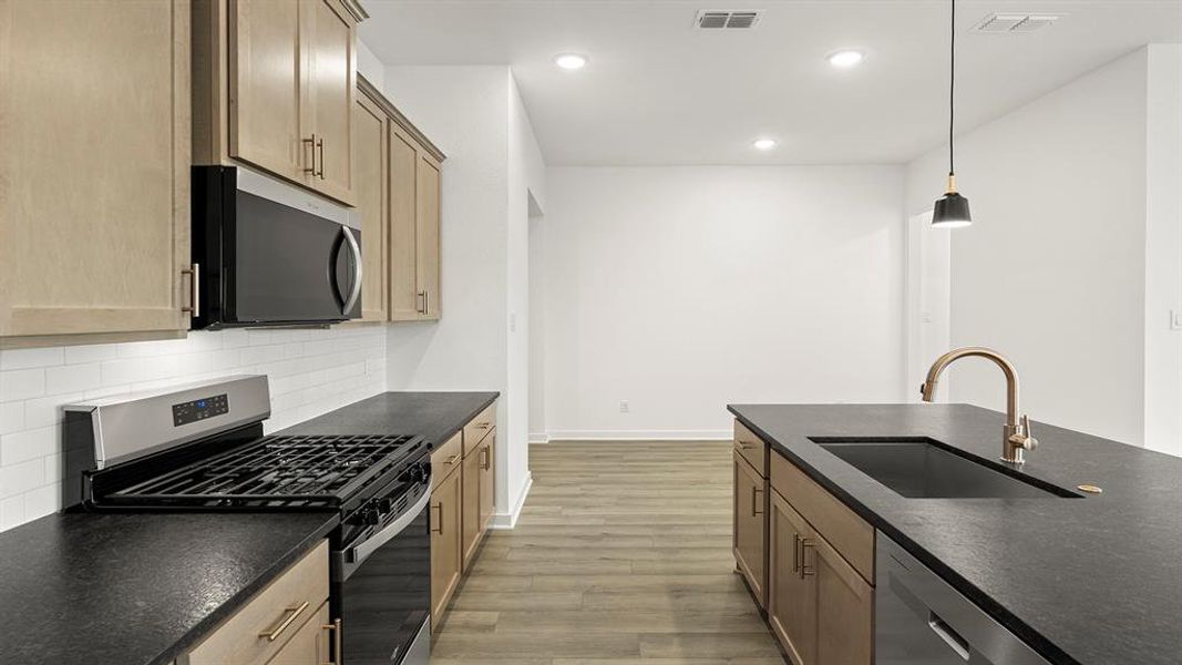 11. 1331 Burgess - Kitchen (3) 11. 1331 Burgess - Kitchen (3)