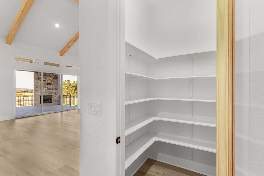 Spacious, unfurnished interior of a new home in Feathergrass, Florence (Image 58).