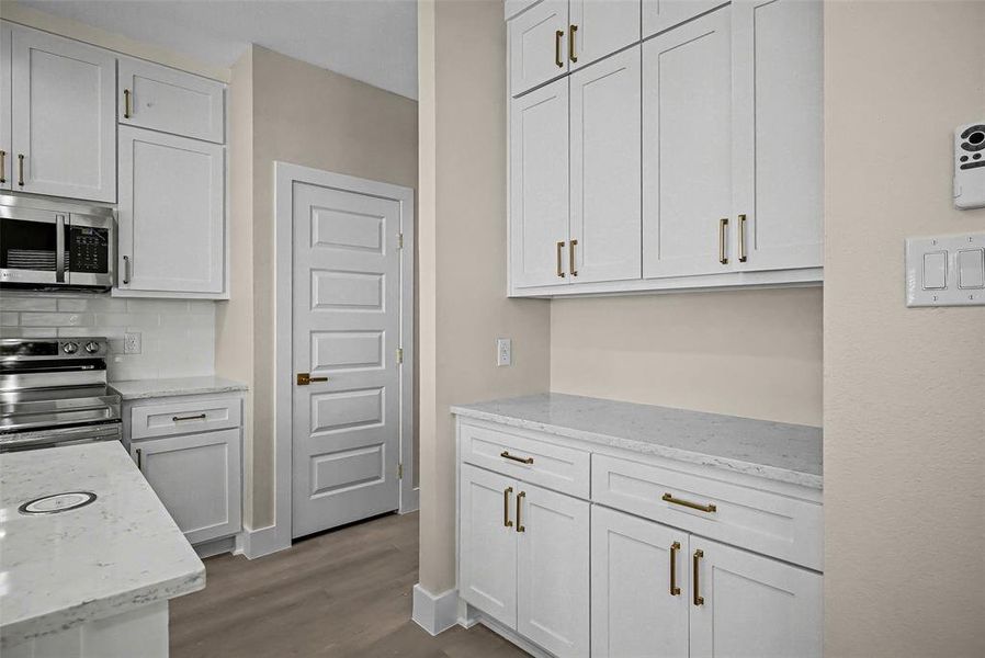 Furnished interior view inside a new home in , Granbury (Image 14).