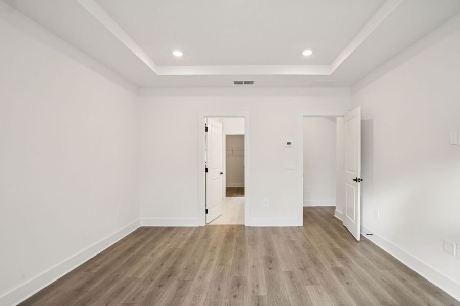 Spacious, unfurnished interior of a new home in Mission Hills, La Vergne (Image 15).