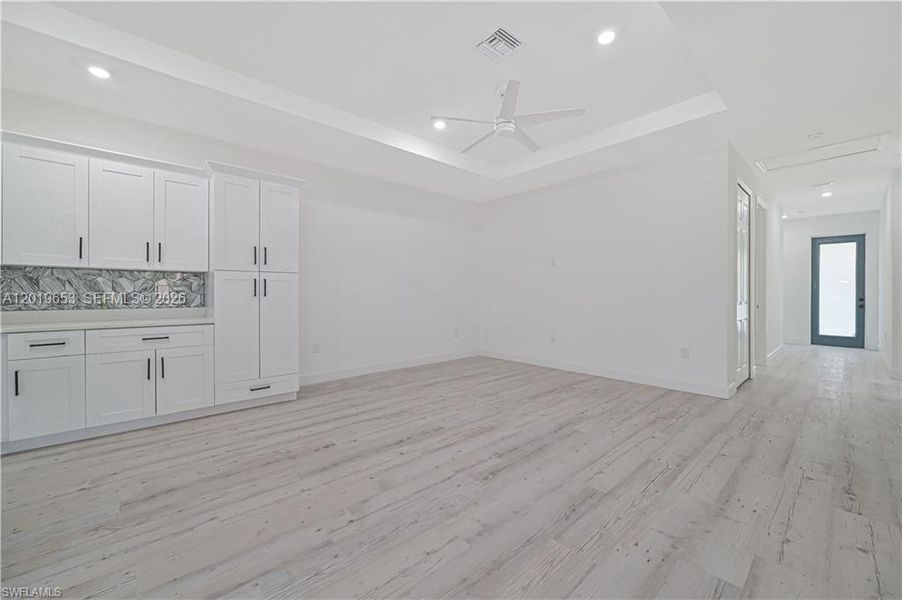 Spacious, unfurnished interior of a new home in , Fort Myers (Image 16).