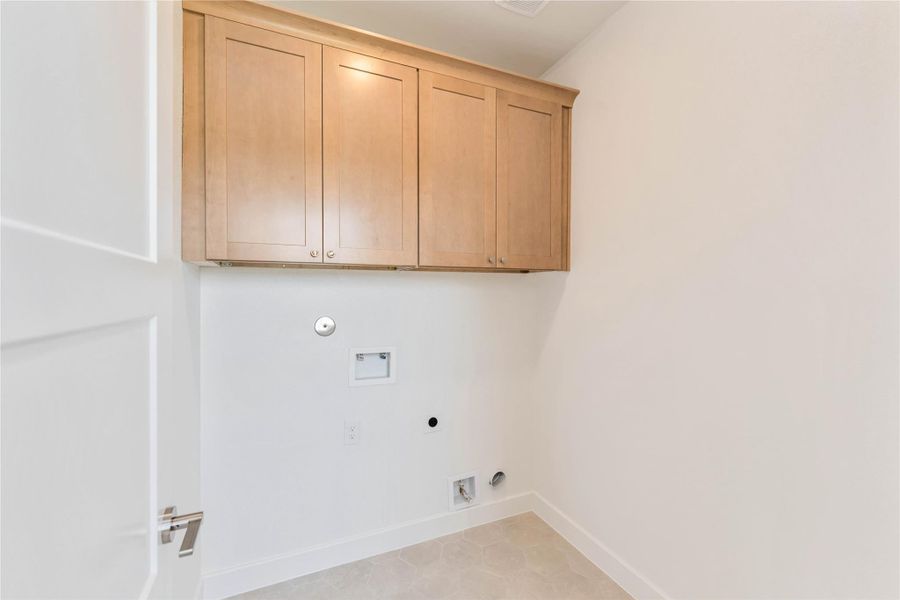 Spacious, unfurnished interior of a new home in , Houston (Image 18).