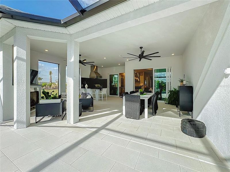 Exterior details and patio area of a home in , Lakewood Ranch (Image 24).