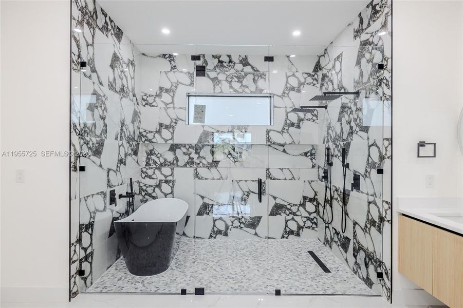 Furnished interior view inside a new home in , Cape Coral (Image 8).