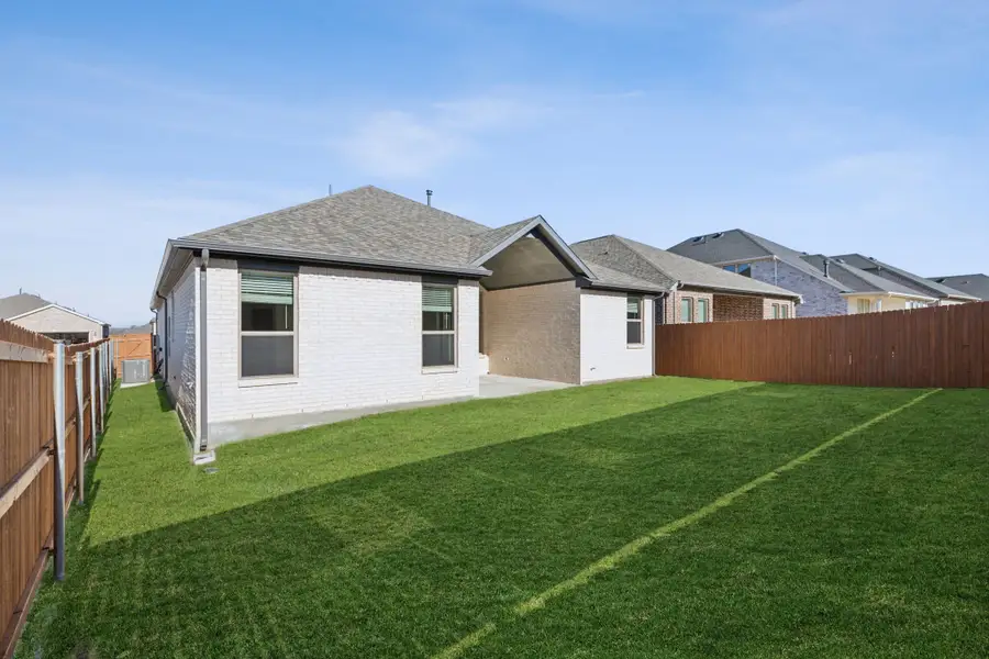 Exterior details and patio area of a home in Las Lomas, Forney (Image 3).